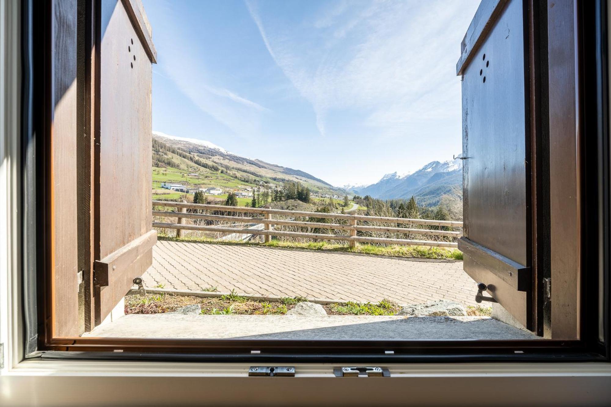 8001 Gemuetliche 2,5-Zimmer-Wohnung Mit Wunderschoenem Ausblick Richtung Scuol Vulpera Luaran gambar